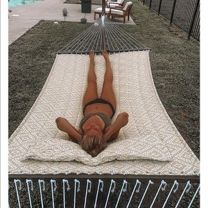 Meet your Posher, Avery